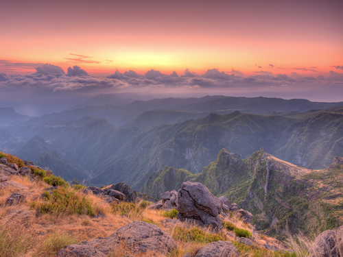 sunrise in areeiro