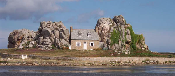 casa no meio das rochas frança